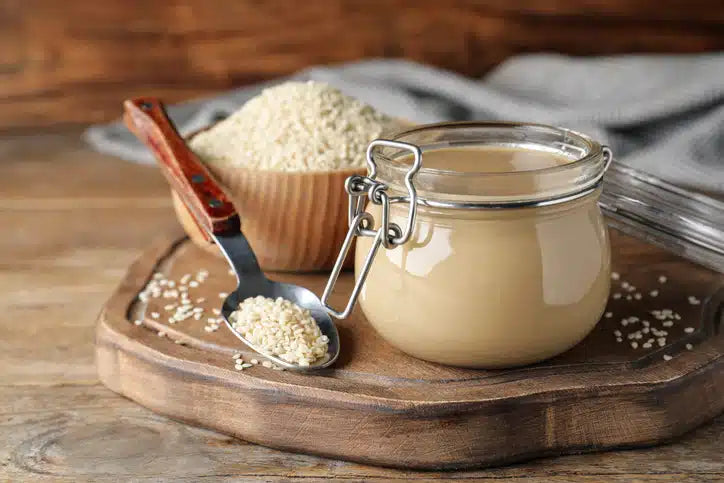 Tahini : L’Incontournable Trésor Crémeux aux Mille Bienfaits ! 🥜✨